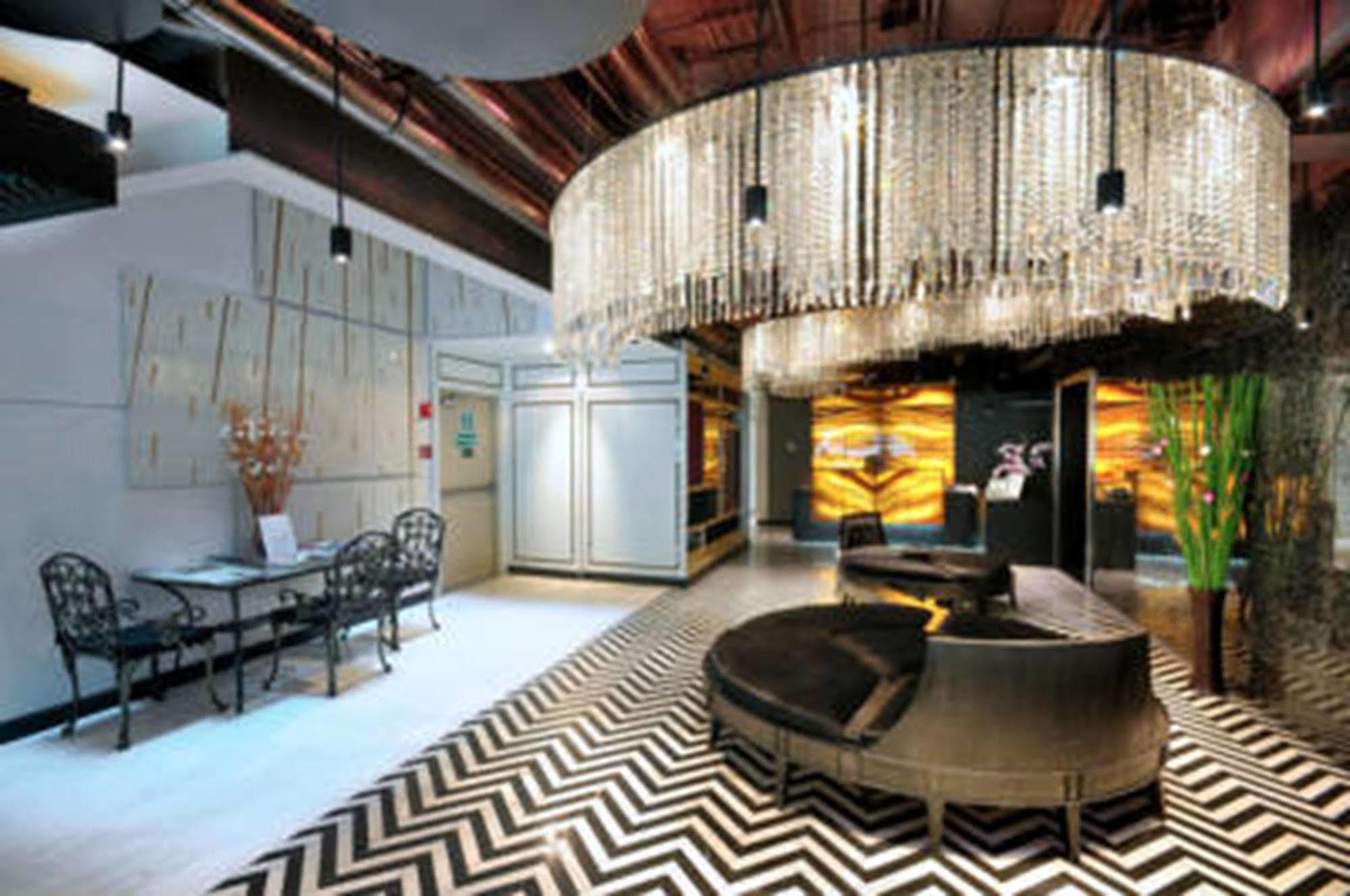 Aspira Skyy Sukhumvit 1 Otel Bangkok Dış mekan fotoğraf