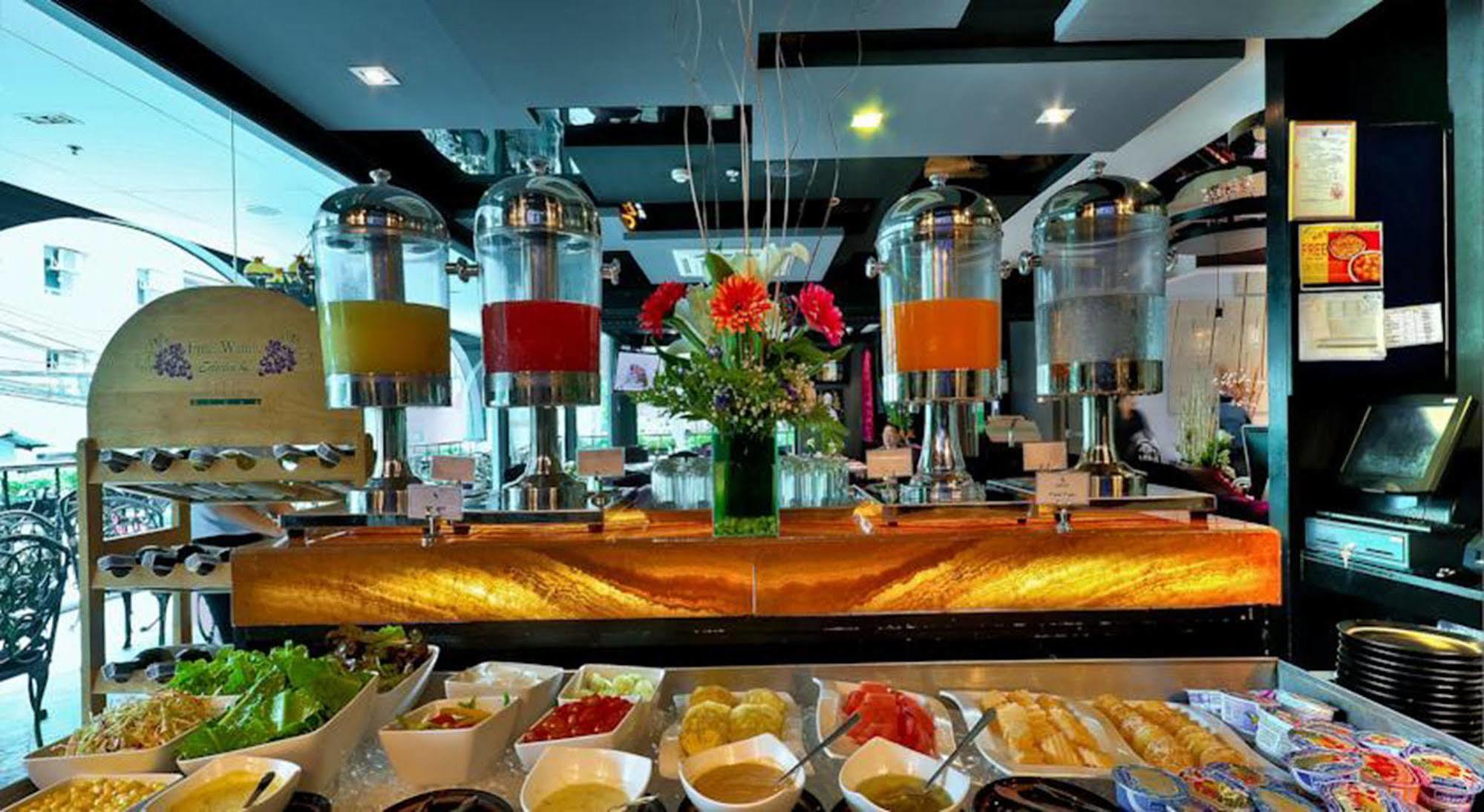 Aspira Skyy Sukhumvit 1 Otel Bangkok Dış mekan fotoğraf